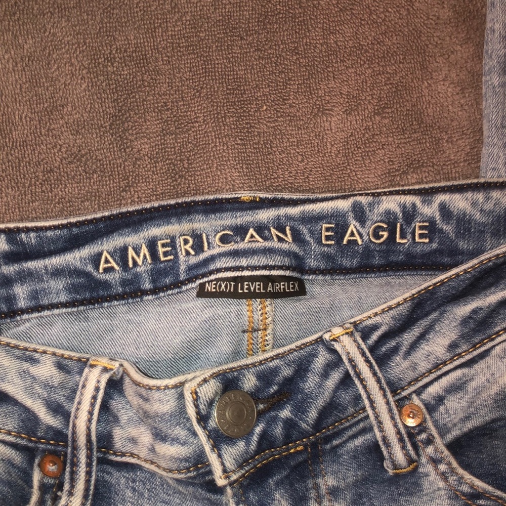 American eagle mens air flex jeans. Light wash distressed.